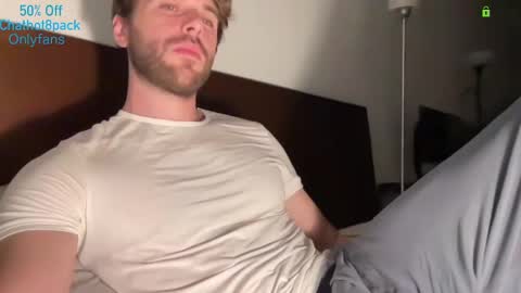 Snapshot of hot8pack01 chatting on November 6, 5:52 am Edward aka Wolf online show from November 6, 5:52 am