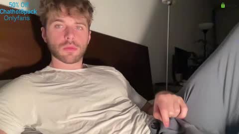 Snapshot of hot8pack01 chatting on November 13, 11:25 pm Edward aka Wolf online show from November 13, 11:25 pm