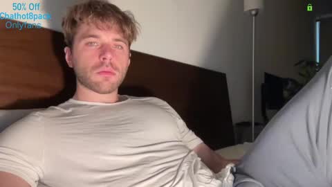 Snapshot of hot8pack01 chatting on November 17, 9:31 pm Edward aka Wolf online show from November 17, 9:31 pm