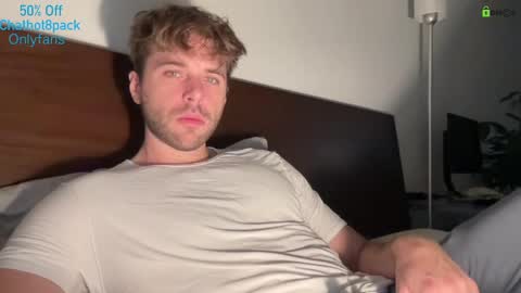 Snapshot of hot8pack01 chatting on November 18, 8:35 pm Edward aka Wolf online show from November 18, 8:35 pm