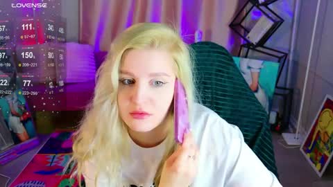Snapshot of hot__blondie chatting on May 15, 5:58 am Veronica Vi online show from May 15, 5:58 am