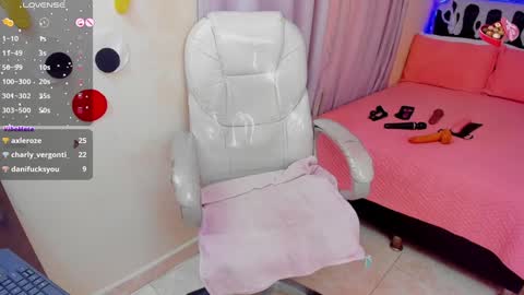 Snapshot of hot_beauty__ chatting on January 8, 1:41 pm VALENTINA online show from January 8, 1:41 pm