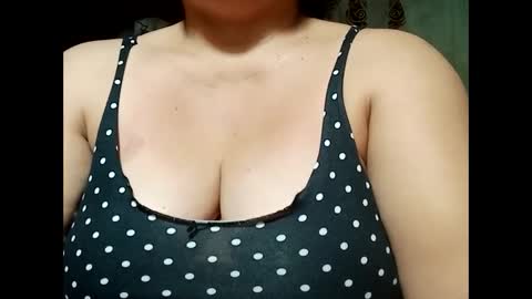 Snapshot of hot_boobs21 chatting on December 19, 8:23 pm hot_boobs21 online show from December 19, 8:23 pm
