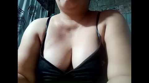 Snapshot of hot_boobs21 chatting on October 19, 9:37 pm hot_boobs21 online show from October 19, 9:37 pm