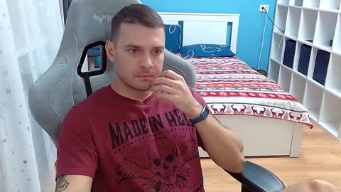 Snapshot of hot_cap_77 chatting on December 18, 5:41 pm hot_cap_77 online show from December 18, 5:41 pm