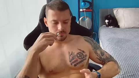 hot_cap_77 online show from May 28, 12:24 pm