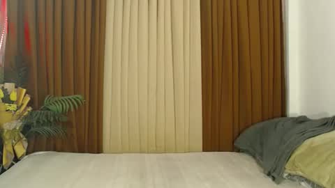 Snapshot of hot_chanie chatting on April 7, 3:40 am chan chan online show from April 7, 3:40 am