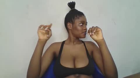 Snapshot of hot_choccoolate chatting on May 12, 11:02 pm Zarah online show from May 12, 11:02 pm