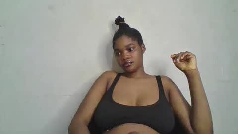 Snapshot of hot_choccoolate chatting on May 13, 6:38 pm Zarah online show from May 13, 6:38 pm