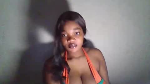 Snapshot of hot_choccoolate chatting on May 27, 12:40 am Zarah online show from May 27, 12:40 am