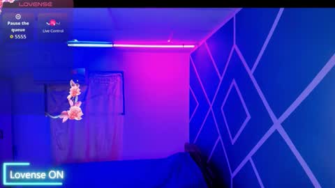 Hot Couple online show from October 9, 3:26 am