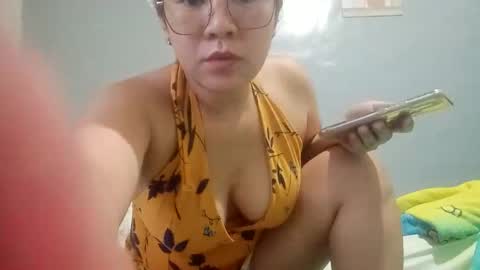 hot_emma1112 online show from May 23, 3:23 am