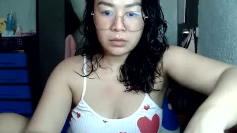 hot_emma1112 online show from July 13, 1:41 am