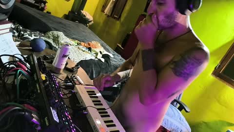 Snapshot of hot_fellow chatting on December 29, 1:02 am Hot Fellow online show from December 29, 1:02 am