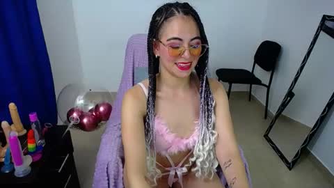 Snapshot of hot_girl01_hanna chatting on June 15, 11:51 pm angie online show from June 15, 11:51 pm