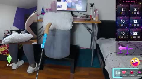 Snapshot of hot_jessica_tyler chatting on June 7, 2:32 pm Jessica Tyler online show from June 7, 2:32 pm