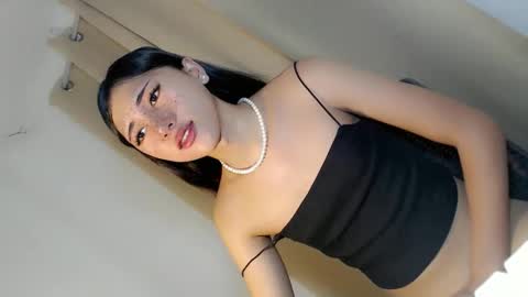 hot_little_angel18 online show from May 22, 2:51 am