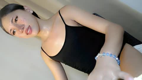 Snapshot of hot_little_angel18 chatting on June 25, 4:23 am hot_little_angel18 online show from June 25, 4:23 am