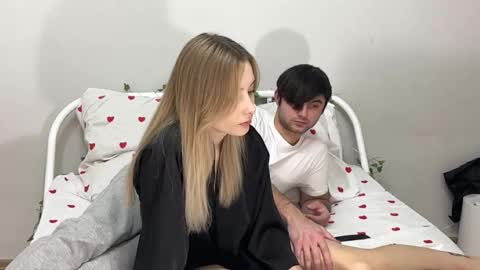 Sara and Sam online show from December 19, 1:40 pm