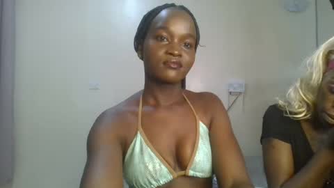 Snapshot of hot_petite12 chatting on June 19, 7:45 am Petite online show from June 19, 7:45 am