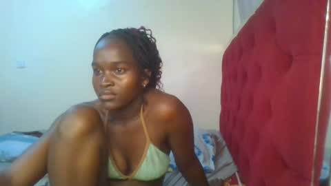 Snapshot of hot_petite12 chatting on June 20, 3:37 pm Petite online show from June 20, 3:37 pm