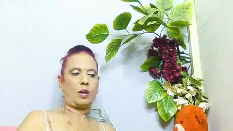 Snapshot of hot_queen58 chatting on June 19, 5:17 pm hot queen online show from June 19, 5:17 pm