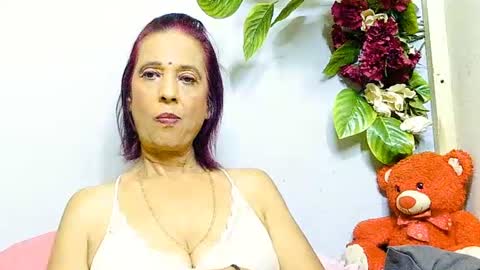 Snapshot of hot_queen58 chatting on June 23, 2:48 pm hot queen online show from June 23, 2:48 pm