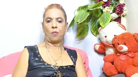 Snapshot of hot_queen58 chatting on August 1, 5:23 pm hot queen online show from August 1, 5:23 pm