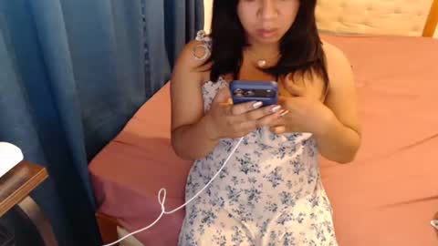 Snapshot of hot_roxanne69 chatting on June 26, 1:54 am roxanne online show from June 26, 1:54 am