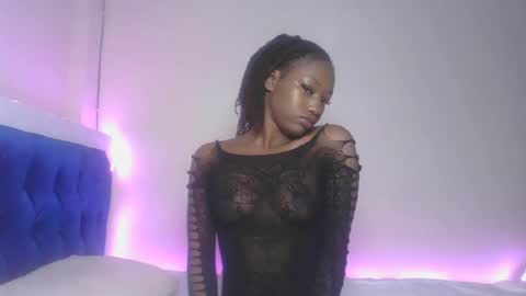 Snapshot of hot_sexxxy_girl chatting on June 23, 12:14 pm Milly online show from June 23, 12:14 pm