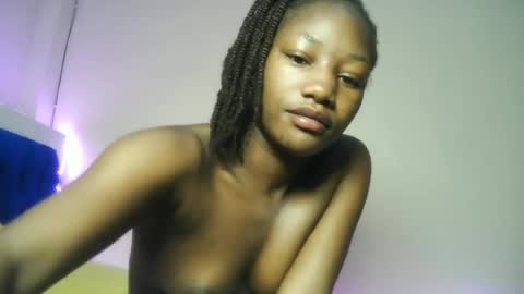 Snapshot of hot_sexxxy_girl chatting on June 28, 12:38 am Milly online show from June 28, 12:38 am