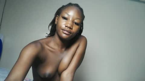 Snapshot of hot_sexxxy_girl chatting on July 7, 3:09 am Milly online show from July 7, 3:09 am