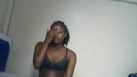 Snapshot of hot_sexxxy_girl chatting on July 13, 1:52 am Milly online show from July 13, 1:52 am