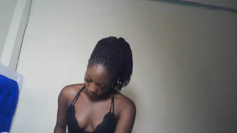 Snapshot of hot_sexxxy_girl chatting on July 18, 1:54 am Milly online show from July 18, 1:54 am