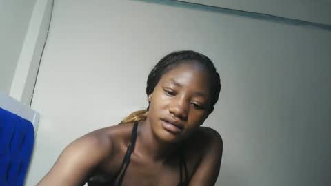 Snapshot of hot_sexxxy_girl chatting on July 27, 12:50 am Milly online show from July 27, 12:50 am