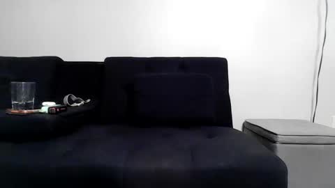 hot_sexy_man_in_the_van online show from January 18, 5:11 am