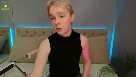 Snapshot of hot_twinkboy chatting on February 18, 3:21 pm hot_twinkboy online show from February 18, 3:21 pm