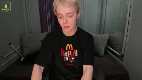 Snapshot of hot_twinkboy chatting on February 25, 11:30 am hot_twinkboy online show from February 25, 11:30 am