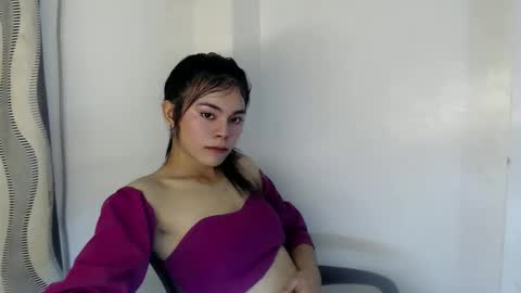 Snapshot of hot_yanna143 chatting on June 4, 9:32 pm Yanna online show from June 4, 9:32 pm