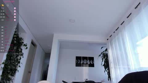 Snapshot of hotay_ chatting on October 31, 10:11 pm Andrew xdres08 online show from October 31, 10:11 pm