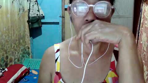 Snapshot of hotbetty_45 chatting on April 24, 11:23 am hotbetty_45 online show from April 24, 11:23 am