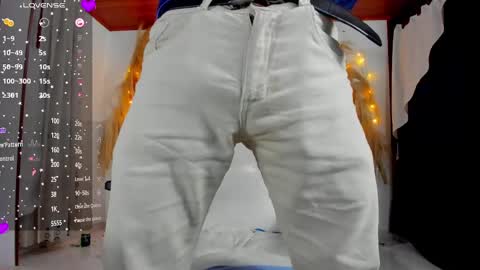 Snapshot of hotblue_98 chatting on January 22, 6:10 am Red online show from January 22, 6:10 am