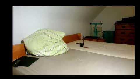 Snapshot of hotboy32891282 chatting on February 4, 6:47 pm hotboy32891282 online show from February 4, 6:47 pm