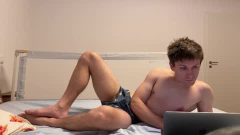 Snapshot of hotboyfeet92 chatting on February 20, 9:42 pm hotboyfeet92 online show from February 20, 9:42 pm