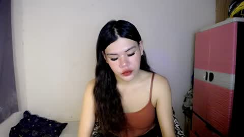 Snapshot of hotbunnyrainx chatting on June 19, 10:41 am rain online show from June 19, 10:41 am