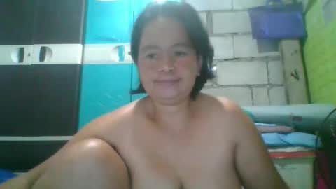 Snapshot of hotchicks4uxx chatting on February 21, 12:44 am hotchicks4uxx online show from February 21, 12:44 am