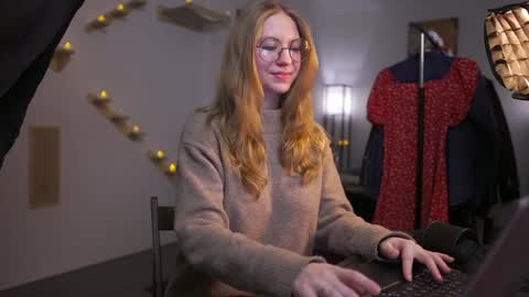 Snapshot of hotchillylovers chatting on January 24, 4:49 pm NICK AND NORA online show from January 24, 4:49 pm