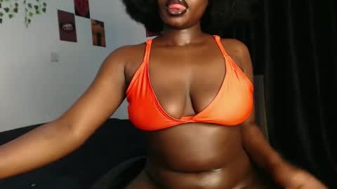 Snapshot of hotcurvykeisha chatting on February 1, 11:47 pm Hotcurvykeisha online show from February 1, 11:47 pm