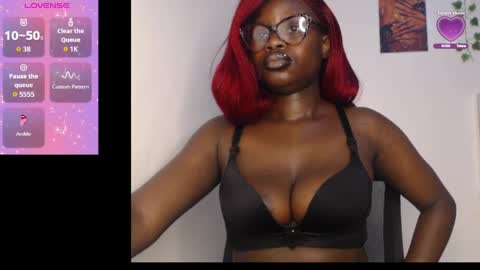 Snapshot of hotcurvykeisha chatting on April 3, 1:42 pm Hotcurvykeisha online show from April 3, 1:42 pm