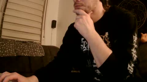 Snapshot of hotdutchd chatting on February 15, 9:22 pm Marv online show from February 15, 9:22 pm